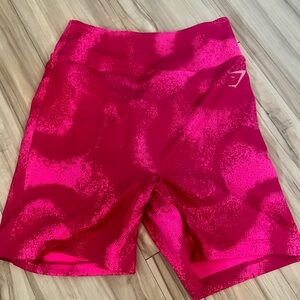 Gym shark shorts with butt scrunch